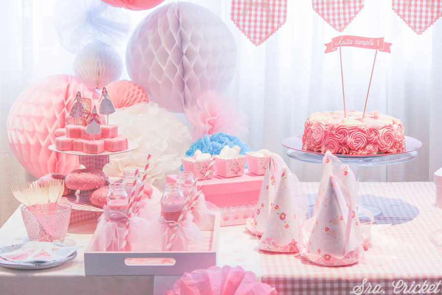 Una fiesta rosa para el primer cumpleaños de una princesa