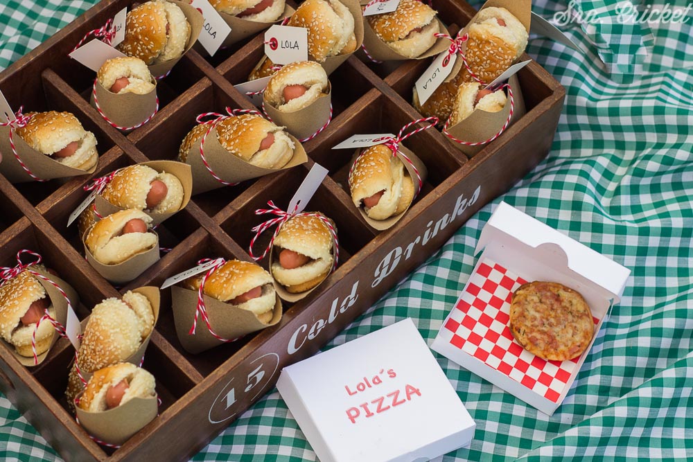 mini hot dogs picnic party