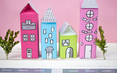 Reciclar envases de cartón para hacer manualidades: casitas con cajas tetrabik