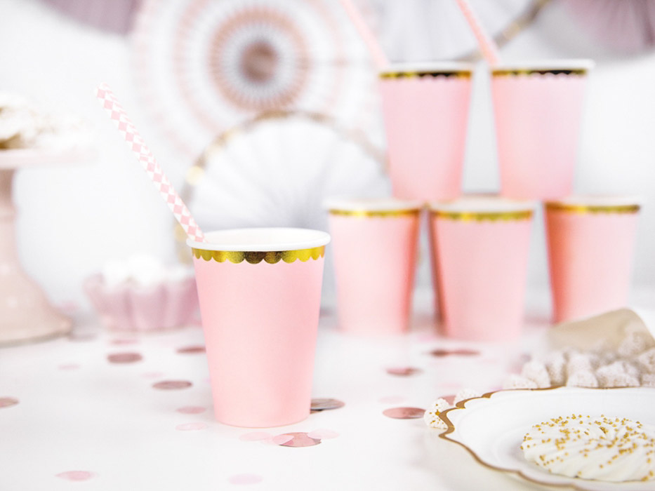 vasos de papel rosa pastel