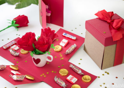 Taller caja sorpresa y rosa de papel para San Valentín en CARREFOUR