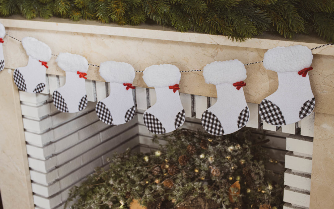 Guirnalda de calcetines navideños para chimenea