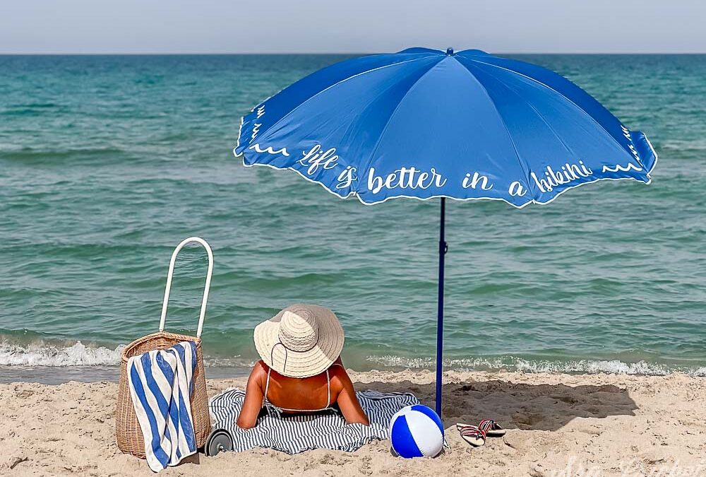 Personalizar una sombrilla de playa con Cricut. Ideas DIY para hacer en verano