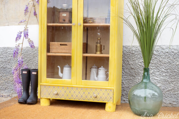 pintar un mueble armario de amarillo