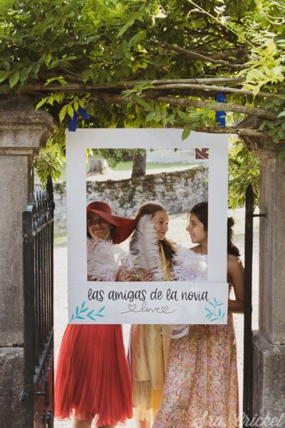 PHOTOCALL HECHO EN CASA PARA BODA. MARCO POLAROID